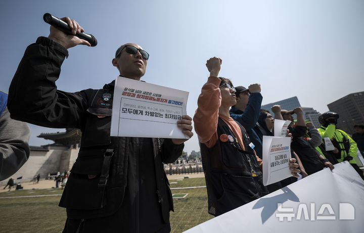 [뉴시스] 공공운수노조 '尹정부 최저임금 규탄'…내년도 심의 앞두고 전면투쟁 예고