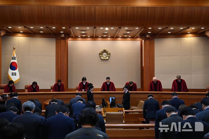 [뉴시스] 교육공무직본부 '시민이 궐기해 살려낸 헌법·민주주의 승리'[尹파면]