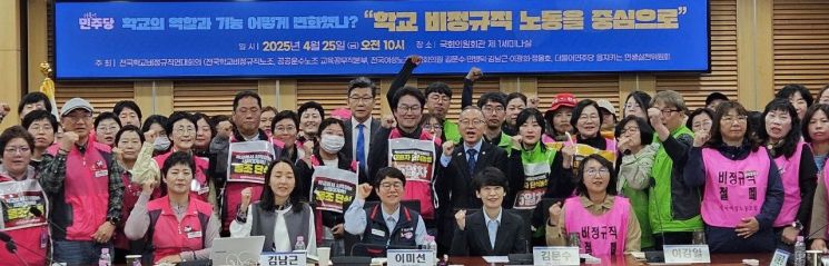 [아시아경제] 김문수 '학교 역할 확대, 노동 가치 저평가는 여전'